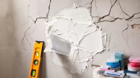 Czym wyrównać ściany w łazience pod płytki