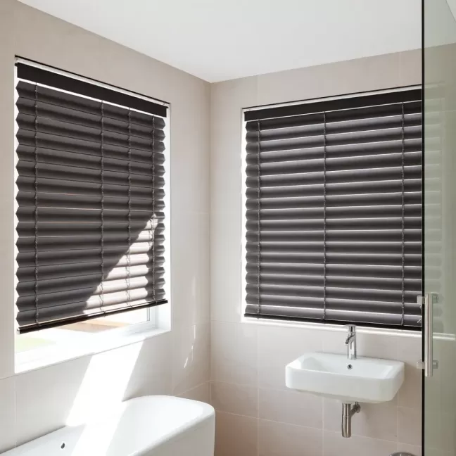 Jakie żaluzje do łazienki